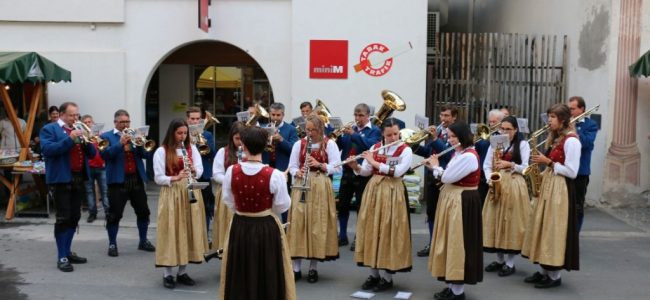 Musikalische Umrahmung der romantischen Sommernacht