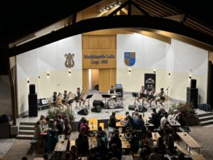Musikfest 95 Jahre MK Ladis im Festzelt
