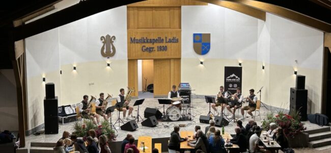 Musikfest 95 Jahre MK Ladis im Festzelt